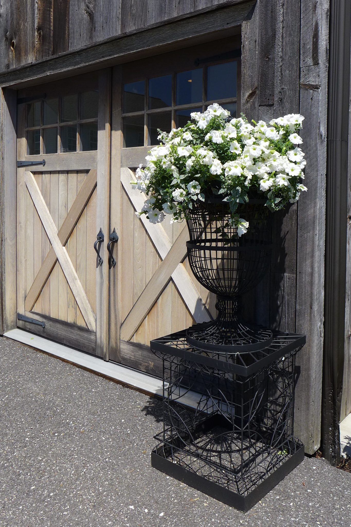 And ideas are always free. I love the simplicity of the wire urn overflowing with white petunias.