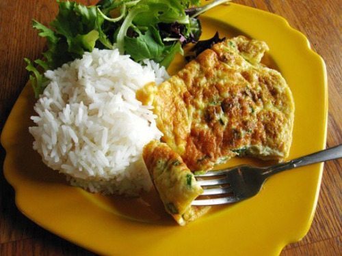 A Thai omelet features fish sauce and a dose of Sriracha.