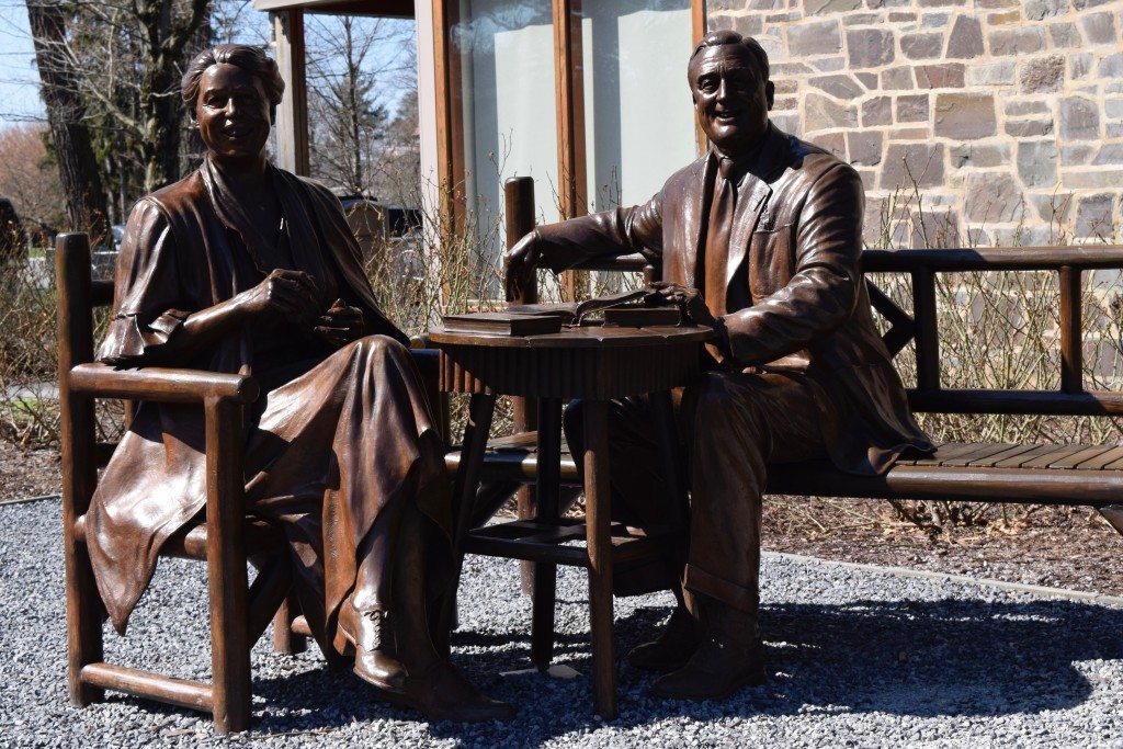 Eleanor-and-Franklin-Roosevelt-statues